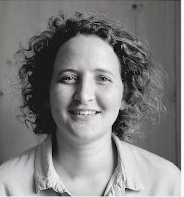 Portrait de Pauline Brevet en noir et blanc, Développeuse chez Planexpo